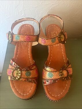 L’Artiste Spring Step Multicolor Floral Buckle Sandals in Pink, Blue & Tan